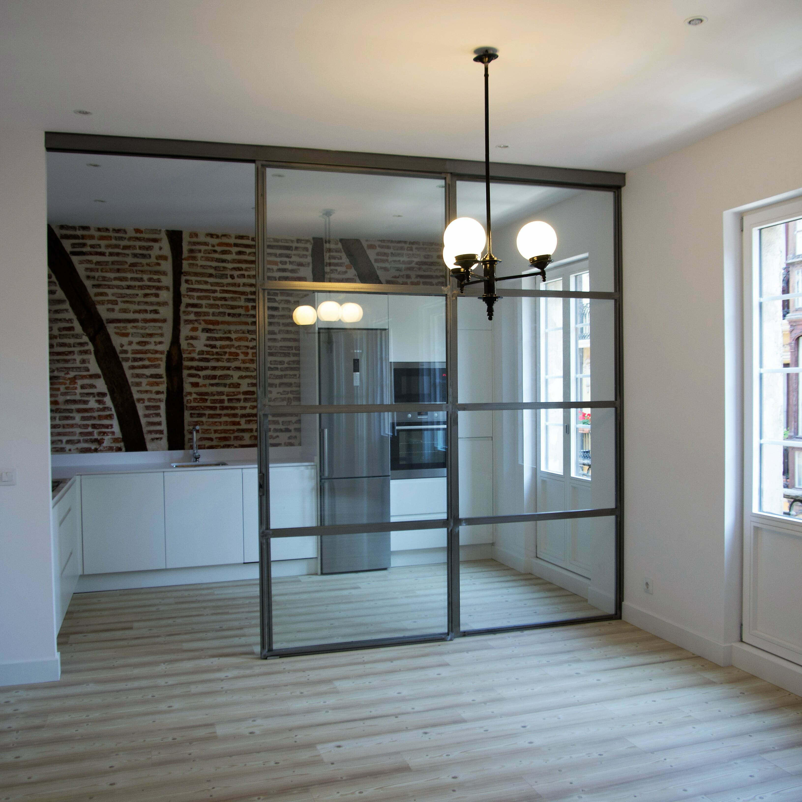 REFORMAS INTEGRALES CON PUERTAS ESTILO INDUSTRIAL